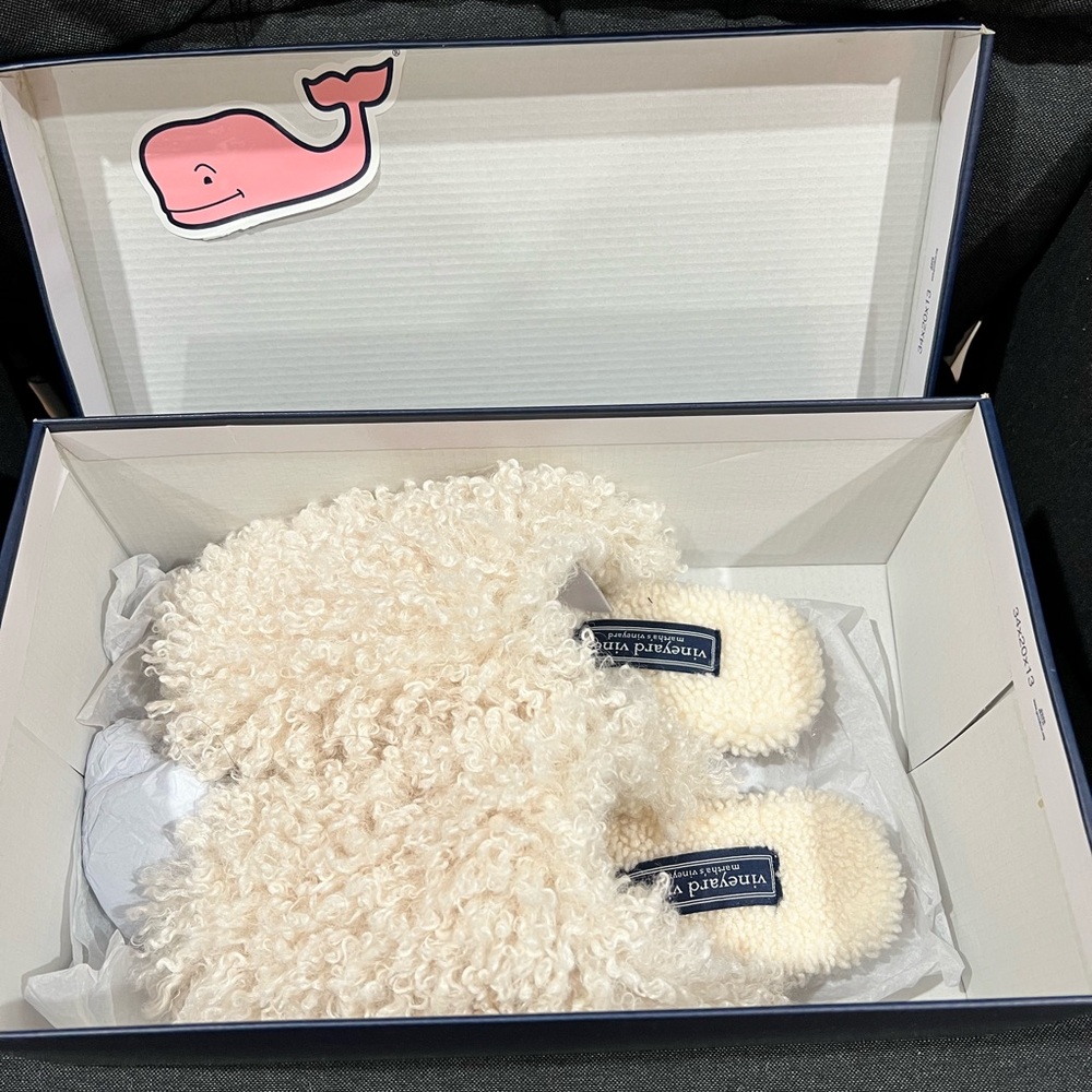 Vineyard Vines Cream Fuzzy Slippers Size 7 Brand New with original box
